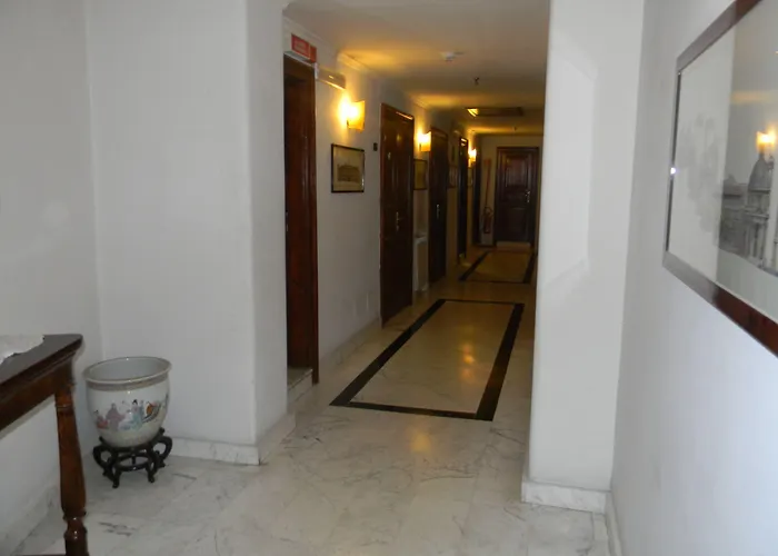 Primavera Hotel 2*